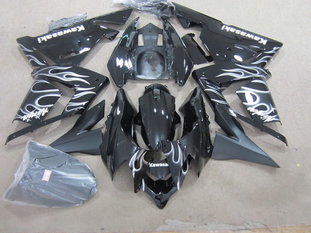 Carénage Moto Kawasaki ZX10R 2003-2005 - Noir avec Blanc Flamme Carénage Moto Kawasaki ZX10R 2003-2005 - Noir avec Blanc Flamme